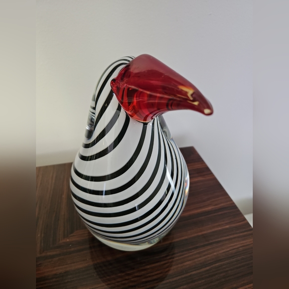 Vintage Murano  Toucan Glass Bird Figurine, Black & White Spiral. 9.5" Tall - Picture 3 of 16